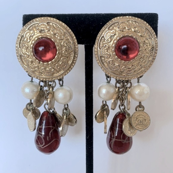 Vintage 80s Gold tone drop earrings with mini coins and faux pearls - Picture 2 of 8